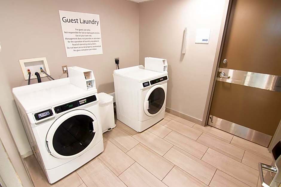 Holiday Inn Express and Suites Fort Lauderdale Airport West By IHG
