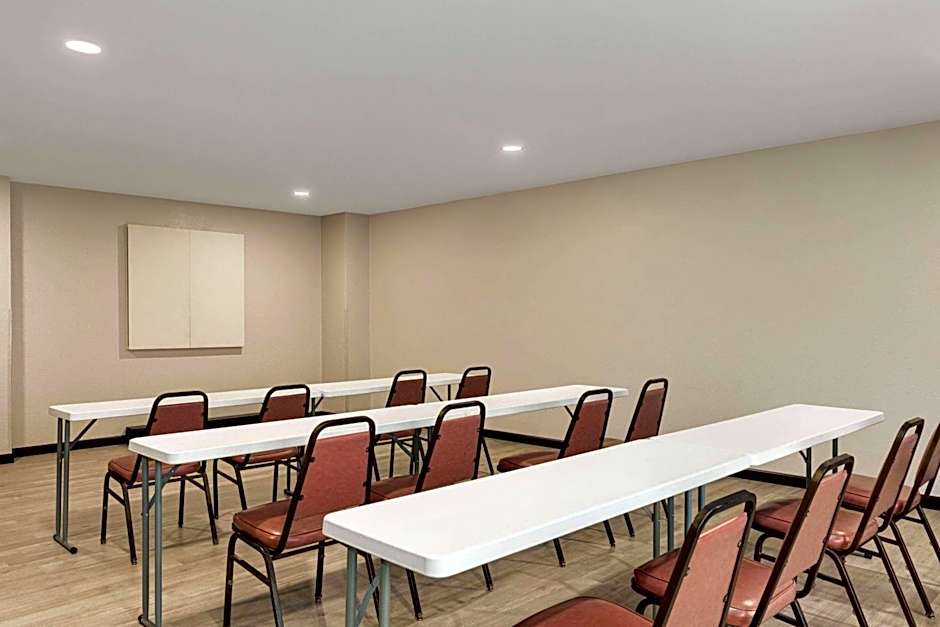 Days Inn by Wyndham Hillsboro