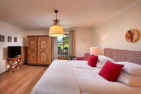 Two-Bedroom Family Apartment with Balcony