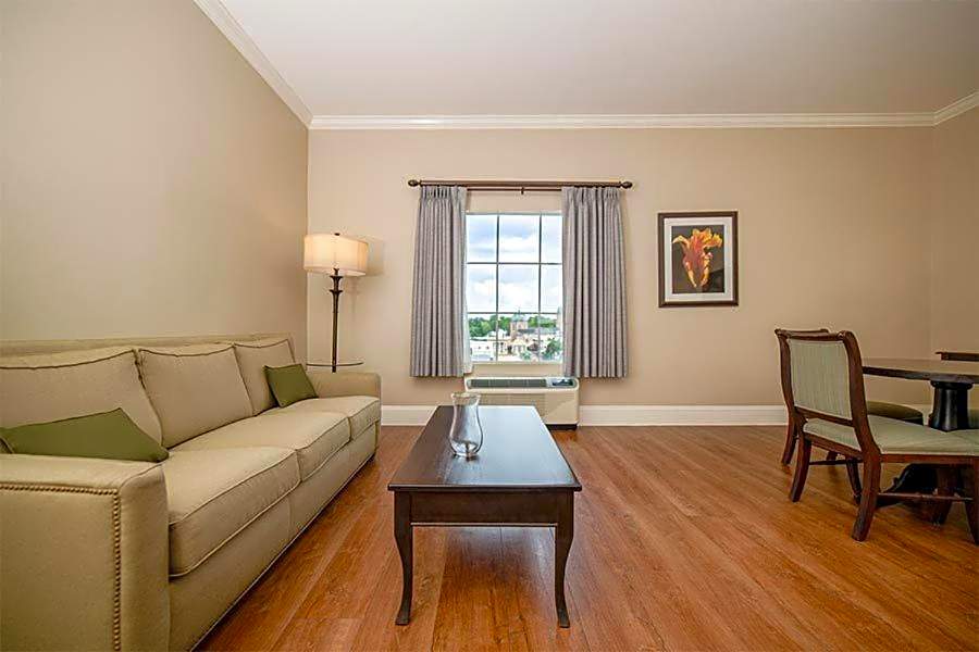 Chateau Saint Denis Hotel