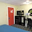 Travelodge by Wyndham Cleveland Lakewood
