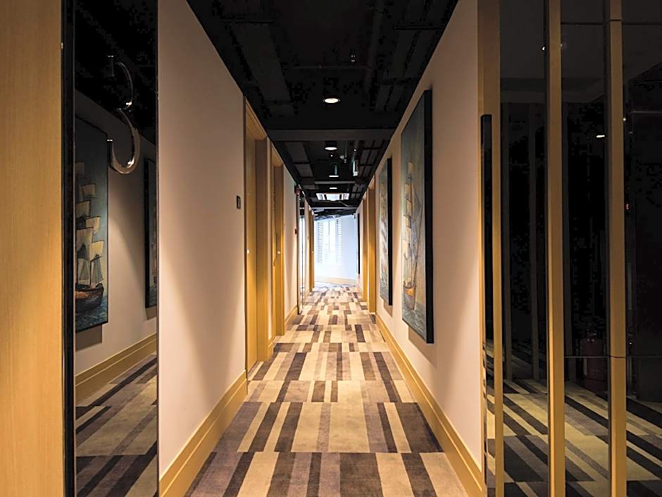 Caravel Hotel