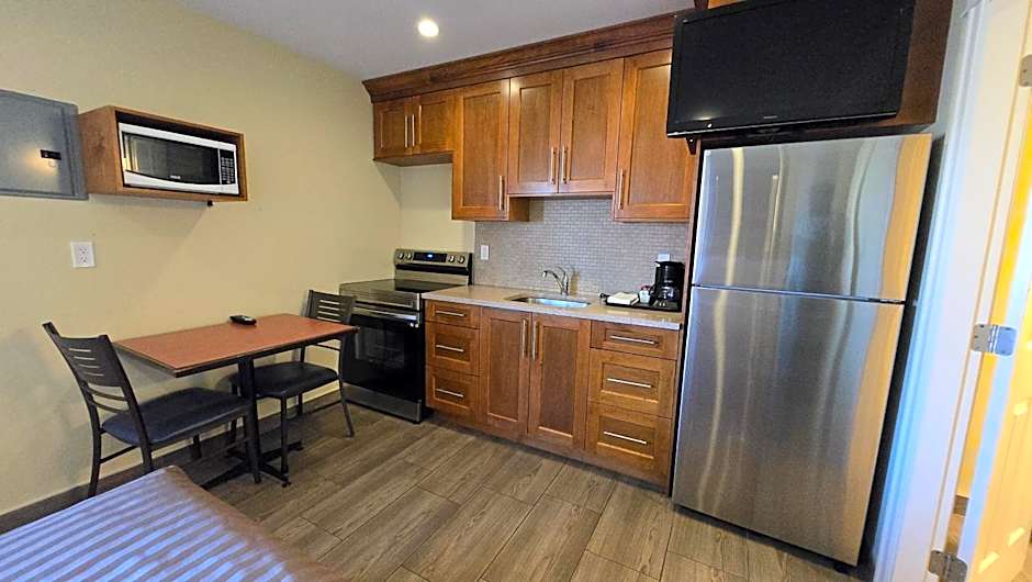 Sahara Courtyard Inn & Suites Osoyoos