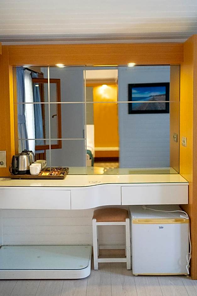 Azur Hotel