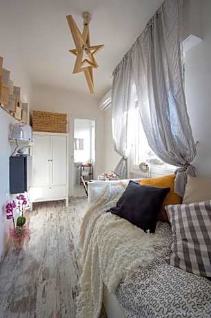 Single Room with Private Bathroom