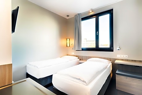 Twin room single use