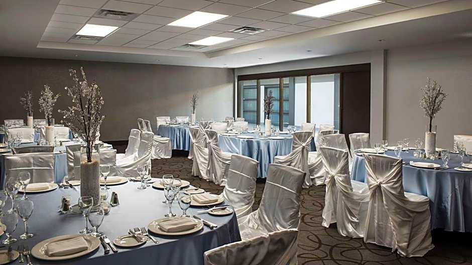 Hilton Winnipeg Airport Suites