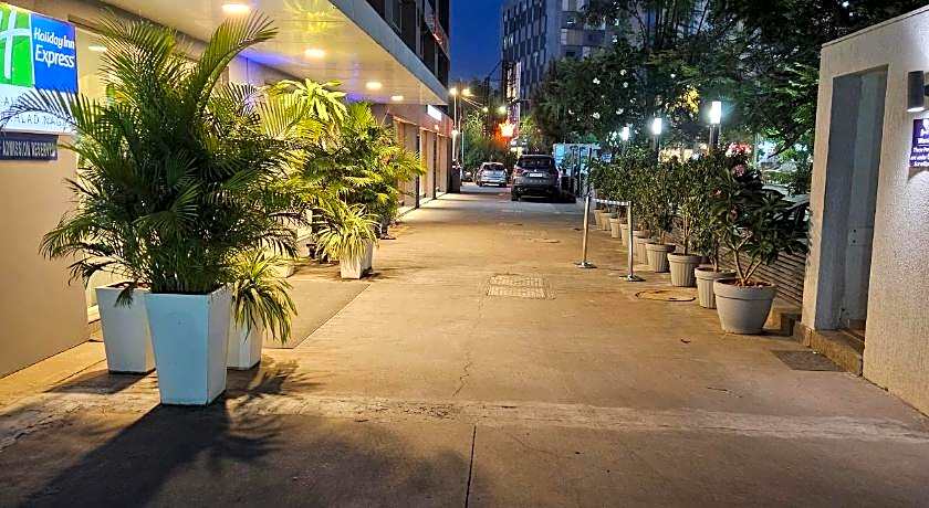 Holiday Inn Express Ahmedabad Prahlad Nagar By IHG