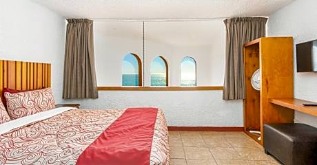 One-Bedroom Ocean Front Villa 2nd Floor