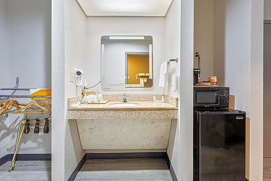 Quality Inn Edmund Pettus Bridge Area