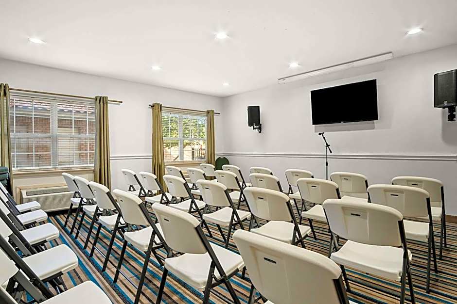 MainStay Suites Addison-Dallas