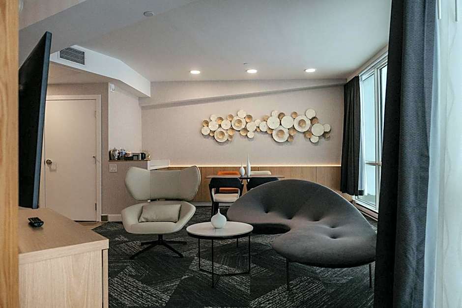 Clarion Lakeside Inn & Conference Centre