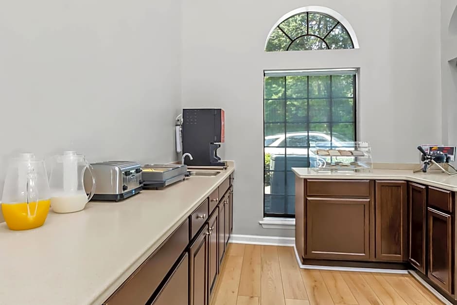 Econo Lodge Inn & Suites Cayce I-26 Airport