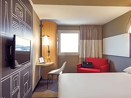 Standard Room With 1 Double Bed And 1 Sofa