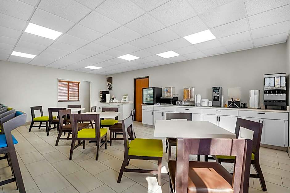 Red Roof Inn & Suites Tomah