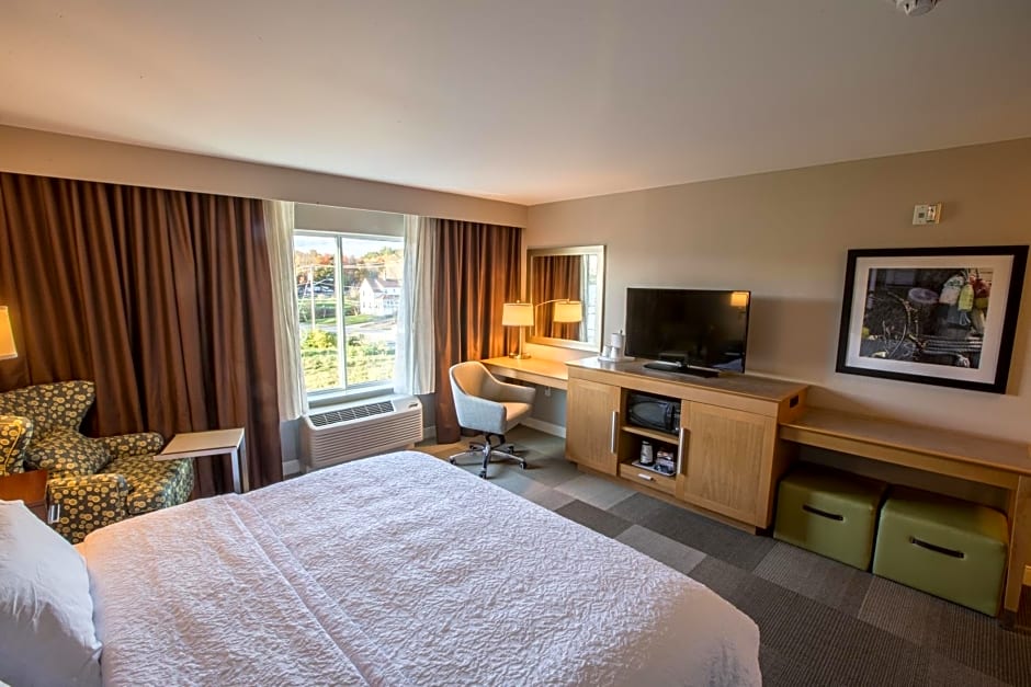 Hampton Inn by Hilton Amesbury, MA