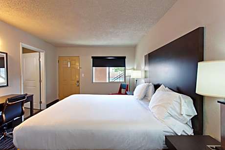 Deluxe Business Queen Room - Non-Smoking