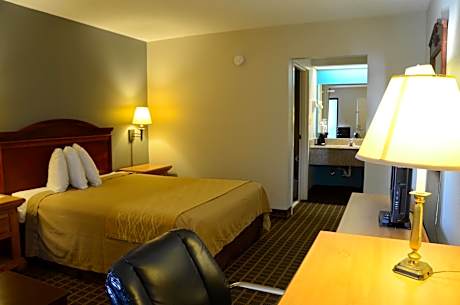 Queen Room - Smoking/Disability Access