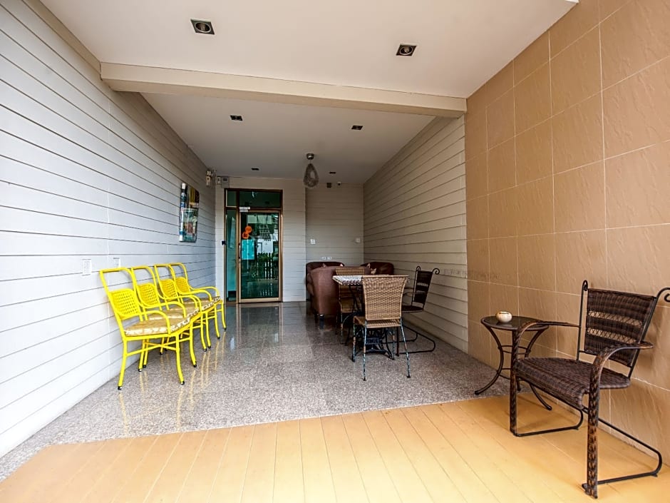 Prajaktra City Hostel