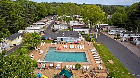 Drake's Island Resort & Cottages