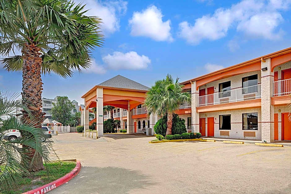 Photo 1 of 30 of Super 8 by Wyndham Galveston
