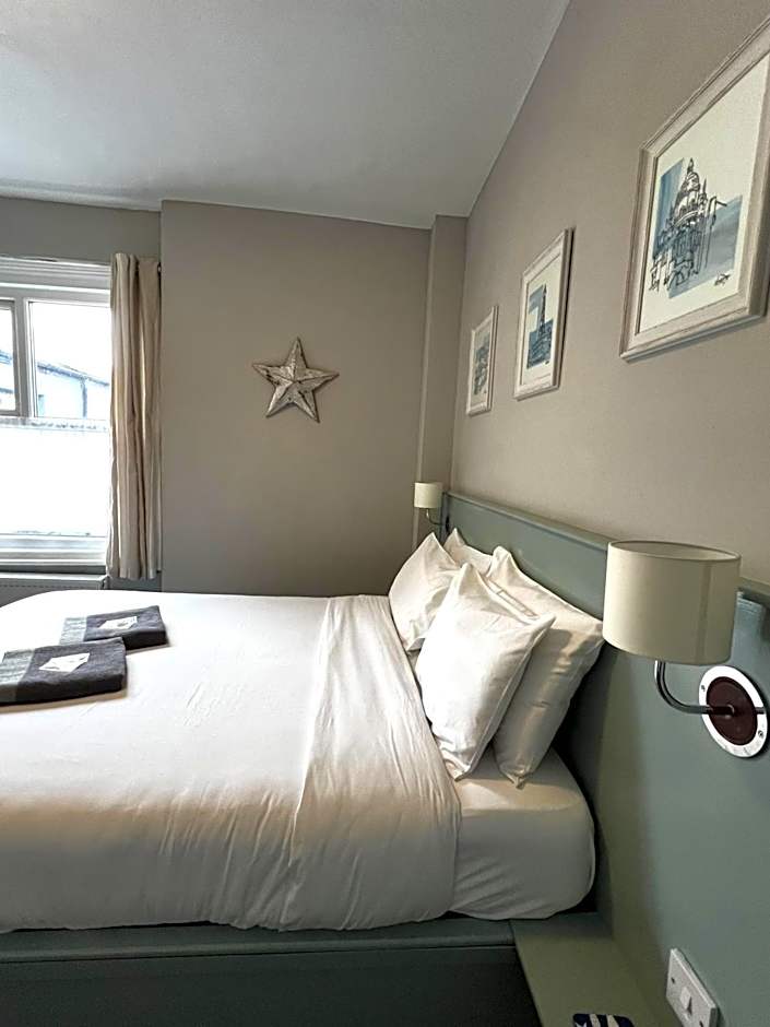 Central Cove Guesthouse