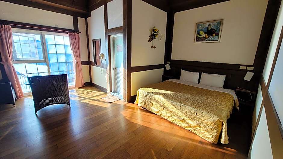 Maple Leaf Holiday Villa