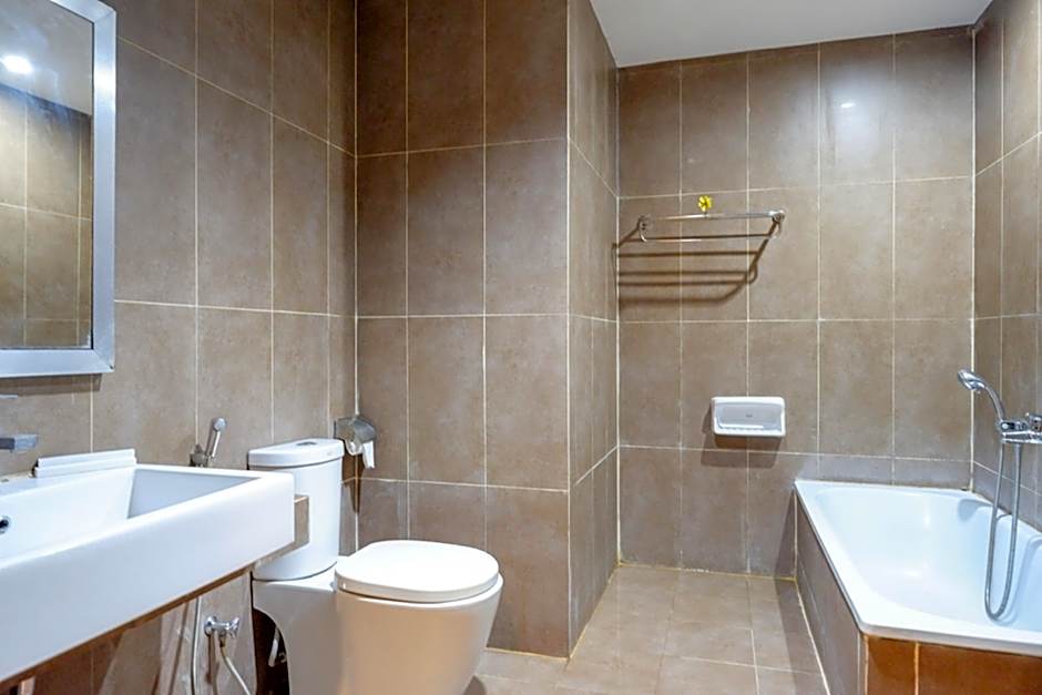 RedDoorz Plus near Hotel Benua Kendari