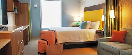 1 King Bed Studio