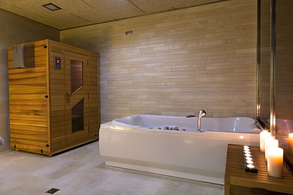 Fun Aragon Hills Hotel & Spa