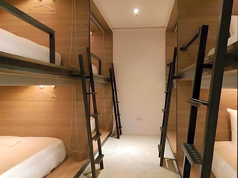 Bouti City Capsule Inn