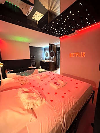 Deluxe Suite with Spa Bath