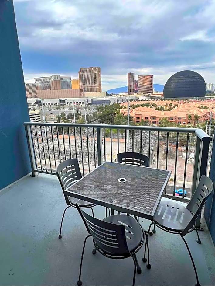 Apartment with Balcony at Platinum Hotel