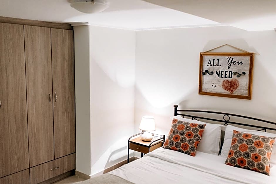 BEST HOUSE, CENTRAL APRTM., AGIOU NIKOLAOU, PATRA