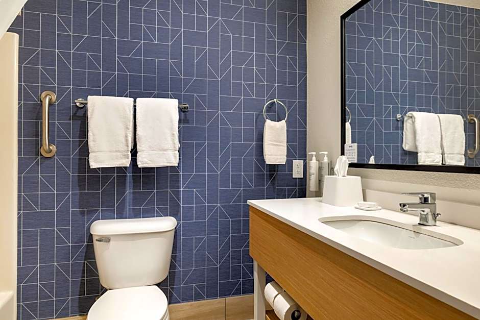 Spark by Hilton La Crosse Onalaska