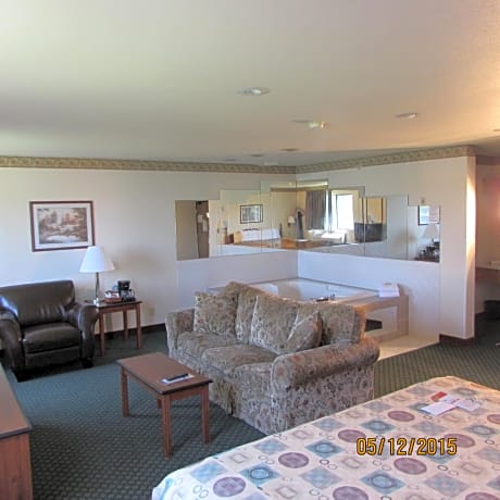 Deluxe King Studio Suite - Non-Smoking