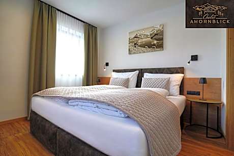 Apartment with Mountain View