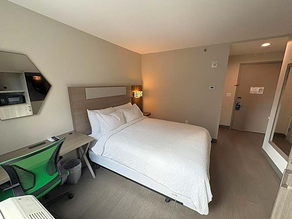 Holiday Inn Express And Suites Bronx NYC By IHG