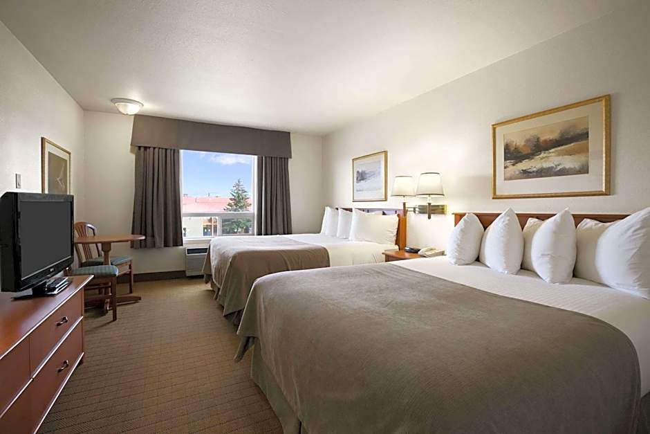 Super 8 by Wyndham Slave Lake AB