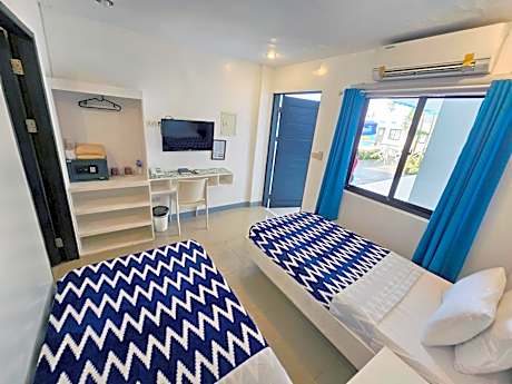 Standard Twin Room with Sea View