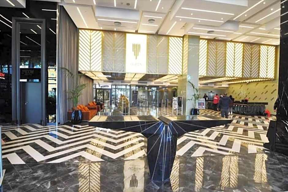 lavish apt with 180 ist view at 40F gym pool 89