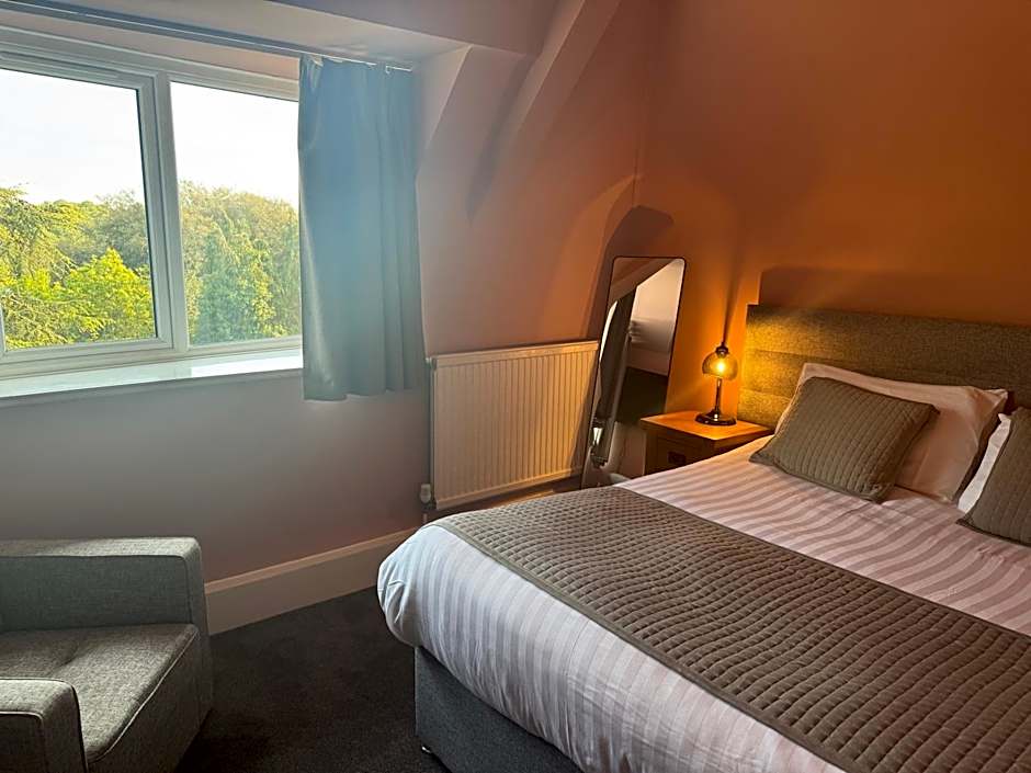 Oaklands Hotel