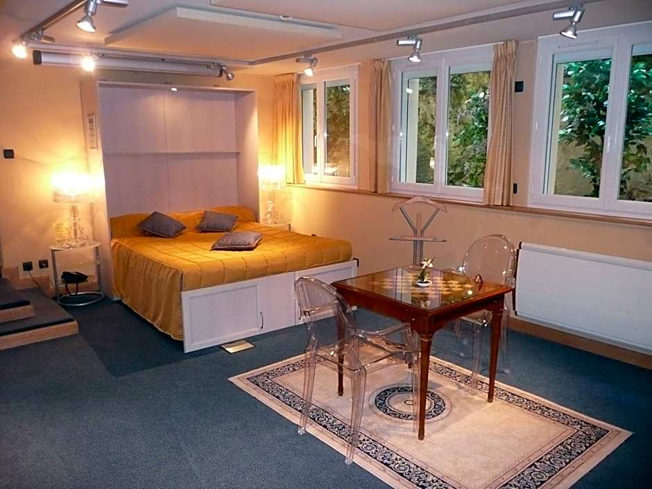 Photo 1 of 4 of Suite