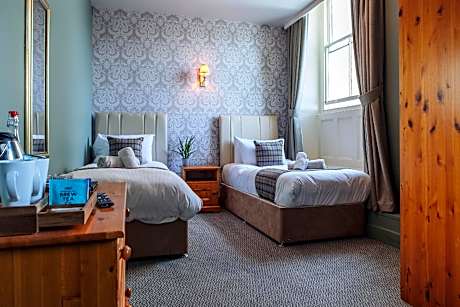 Twin Room with Private Bathroom