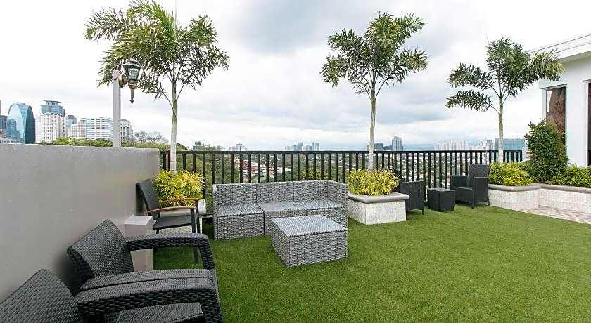 RedDoorz Plus @ Robinson's Circle (Quarantine Hotel)