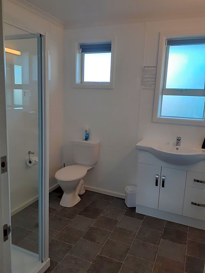 AAA Thames Court Motel