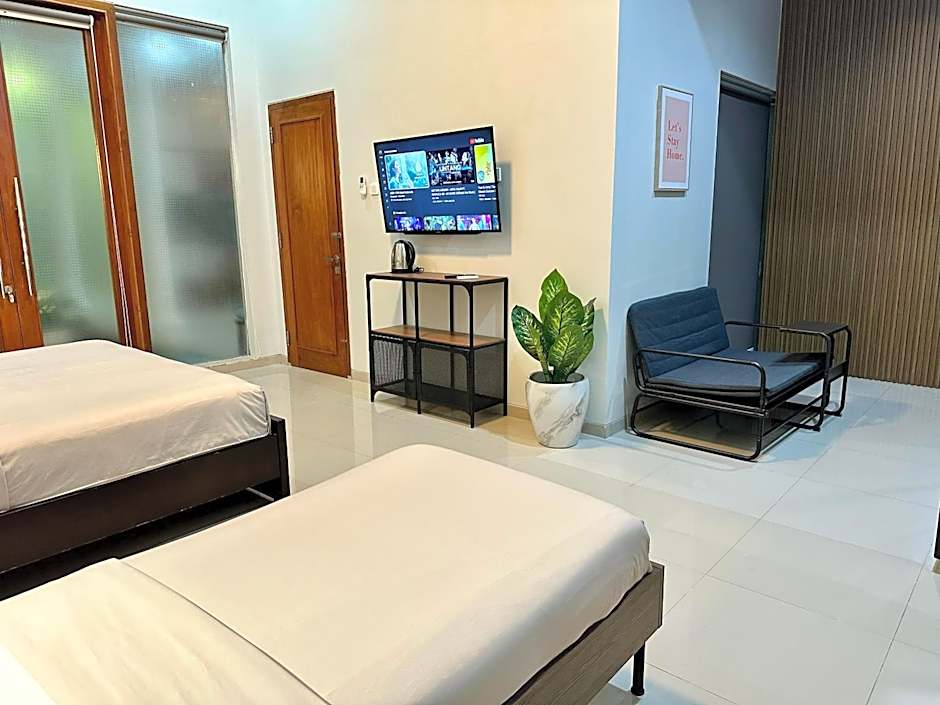 Cendhani Raras Gallery