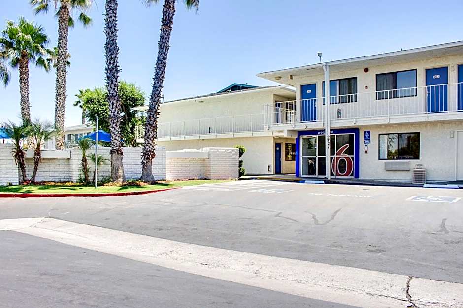 Motel 6-Bakersfield, CA - South