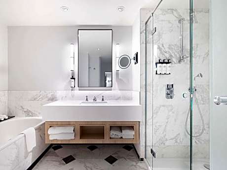 One-Bedroom Junior King Suite with Separate Living Area