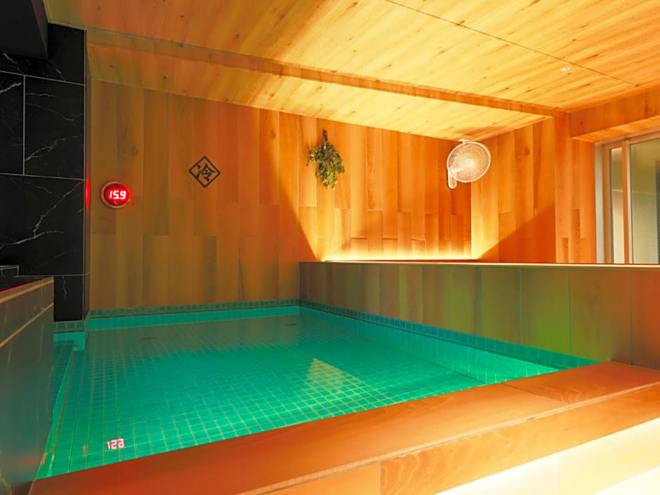 Rembrandt Cabin and Spa Shimbashi - Men Only